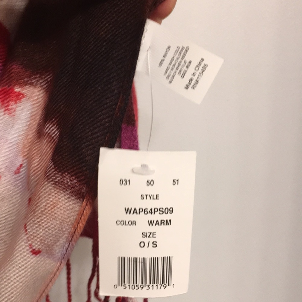 🧸NWT Amazing! Soft Rayon Scarf/Shawl - Picture 2 of 5